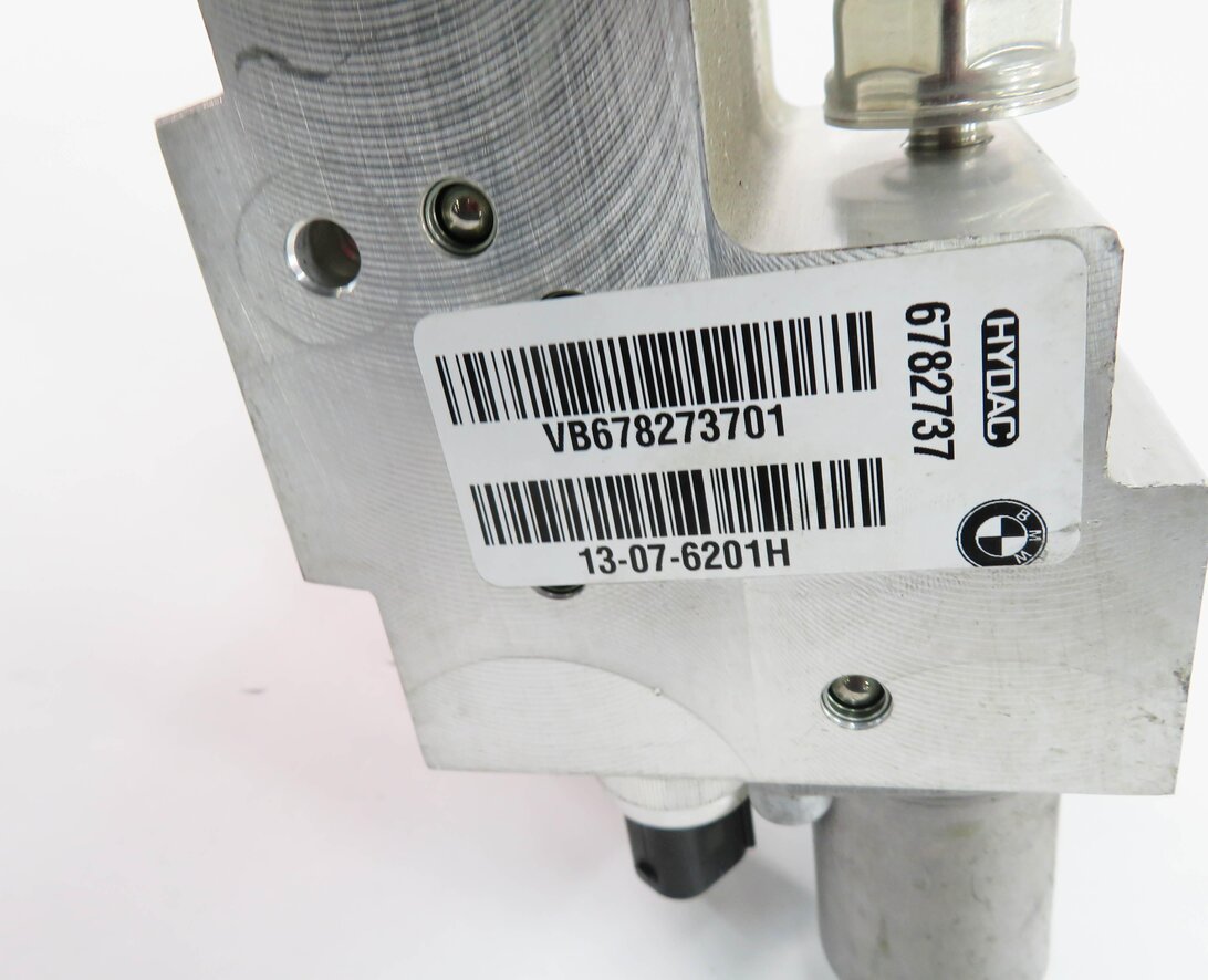 Thumbnail 8: 2007 BMW X5 (E70) DYNAMIC DRIVE SUSPENSION VALVE BLOCK