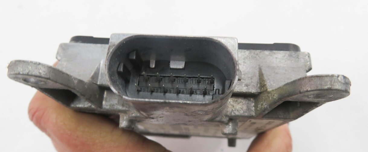 Thumbnail 6: 2012-2015 AUDI A7 S7 RS7 (C7 4G8) BLIND SPOT ALERT CONTROL MODULE (MASTER)