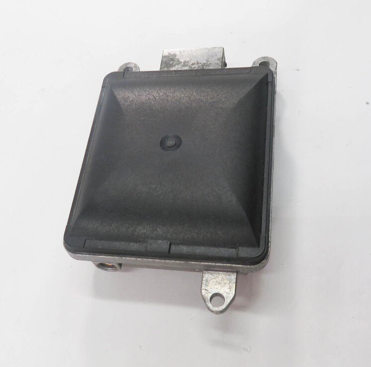 Thumbnail 3: 2012-2015 AUDI A7 S7 RS7 (C7 4G8) BLIND SPOT ALERT CONTROL MODULE (SLAVE)