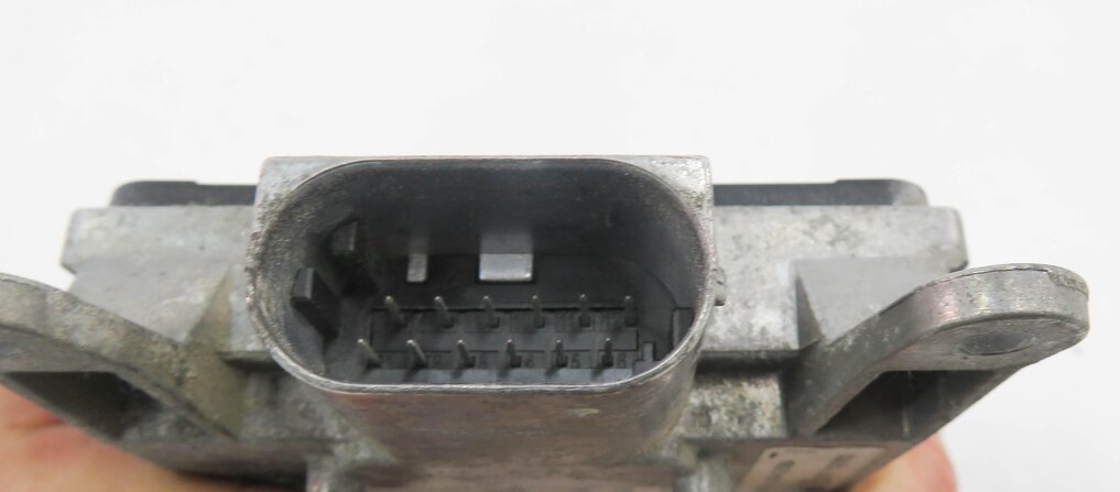 Thumbnail 6: 2012-2015 AUDI A7 S7 RS7 (C7 4G8) BLIND SPOT ALERT CONTROL MODULE (SLAVE)