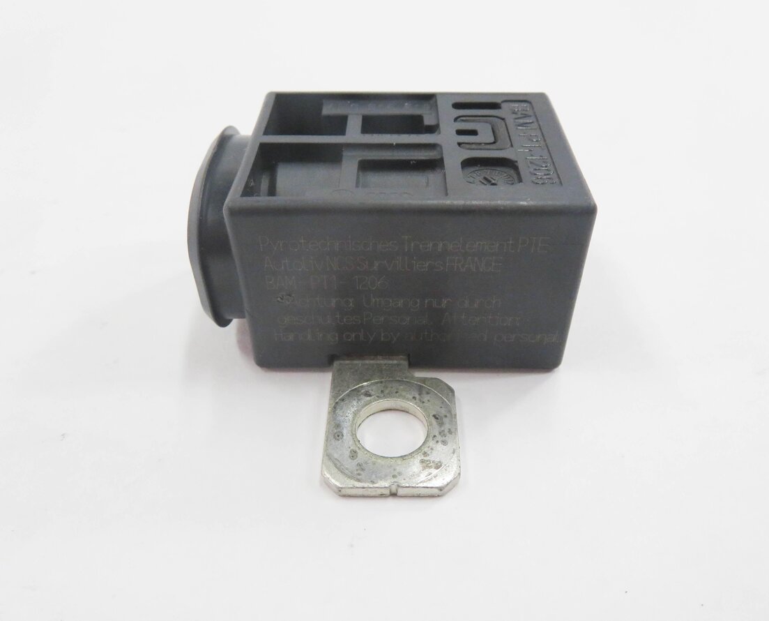 Thumbnail 3: 2011 AUDI Q7 (4L) BATTERY OVERLOAD PROTECTION SWITCH