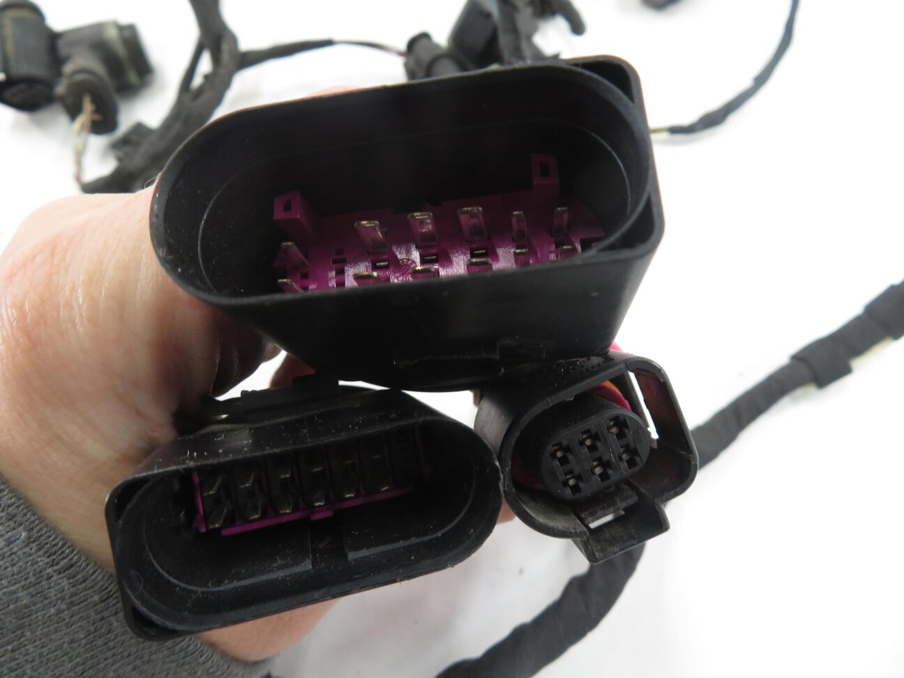 Thumbnail 4: 2011 AUDI Q7 (4L) REAR PDC PARK DISTANCE SENSOR SET w/ HARNESS (BLACK PEARL 2T)