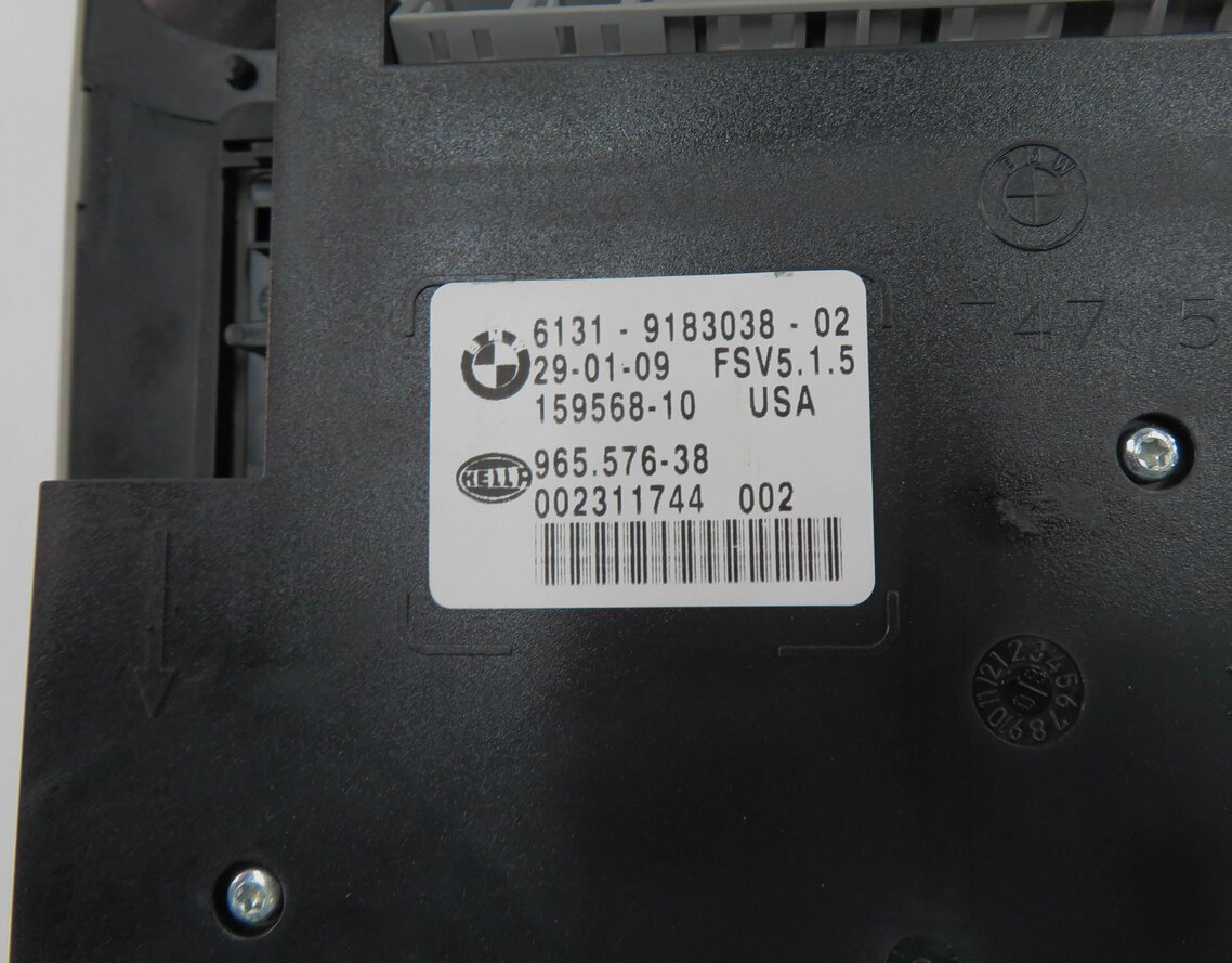 Thumbnail 10: 2009 BMW X5 (E70) FRONT DOME LIGHT MAP READING COURTESY LIGHT LAMP (GRAY)