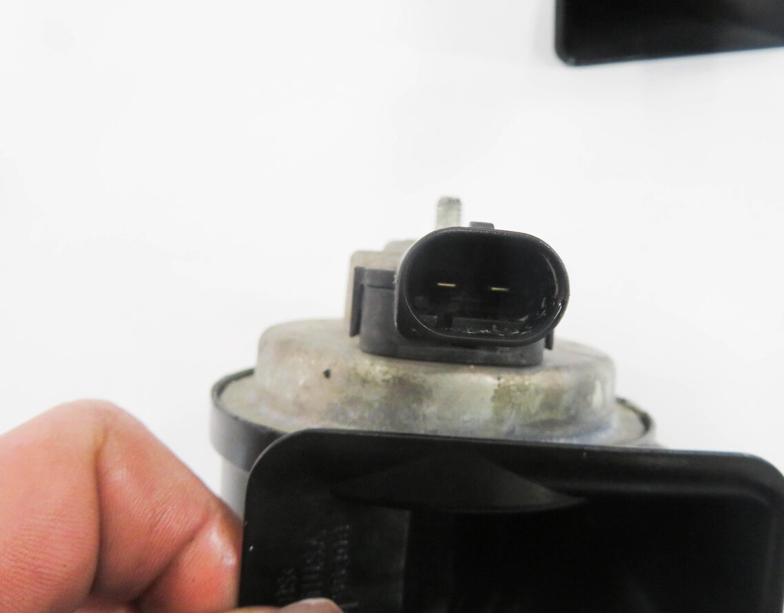 Thumbnail 6: 2007-2011 BMW X5 X6 (E70 E71) HIGH & LOW TONE NOTE EMERGENCY SAFETY HORN SET