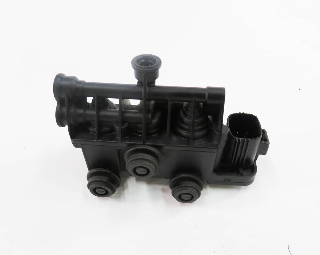 Thumbnail 5: 2007 LAND ROVER LR3 - AIR SUSPENSION TRANSFER RELIEF VALVE BLOCK