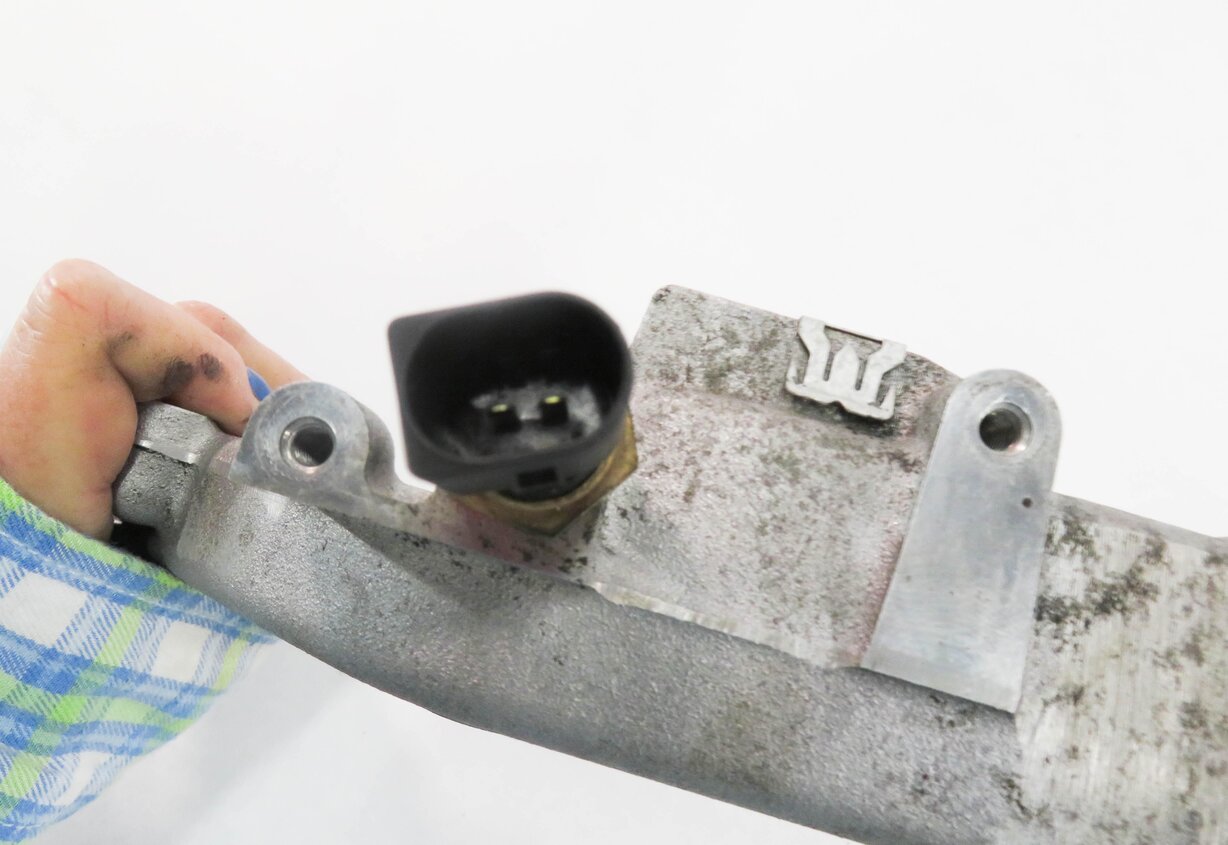 Thumbnail 7: 2008 PORSCHE CAYENNE (957) 4.8L M48 ENGINE - COOLANT TRANSFER CROSS PIPE
