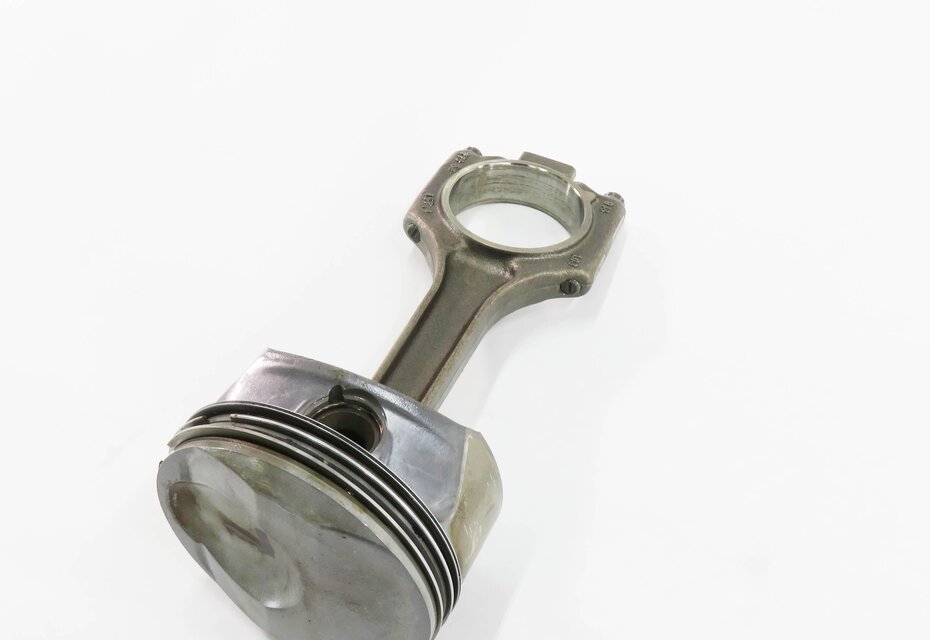 08-14 CAYENNE PANAMERA (957 958 970 G1) 4.8L M48 ENGINE - RIGHT PISTON w/ ROD