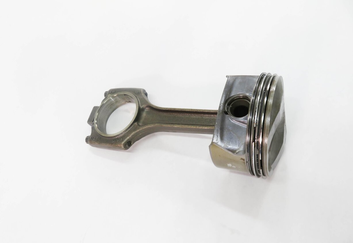 Thumbnail 5: 08-14 CAYENNE PANAMERA (957 958 970 G1) 4.8L M48 ENGINE - RIGHT PISTON w/ ROD