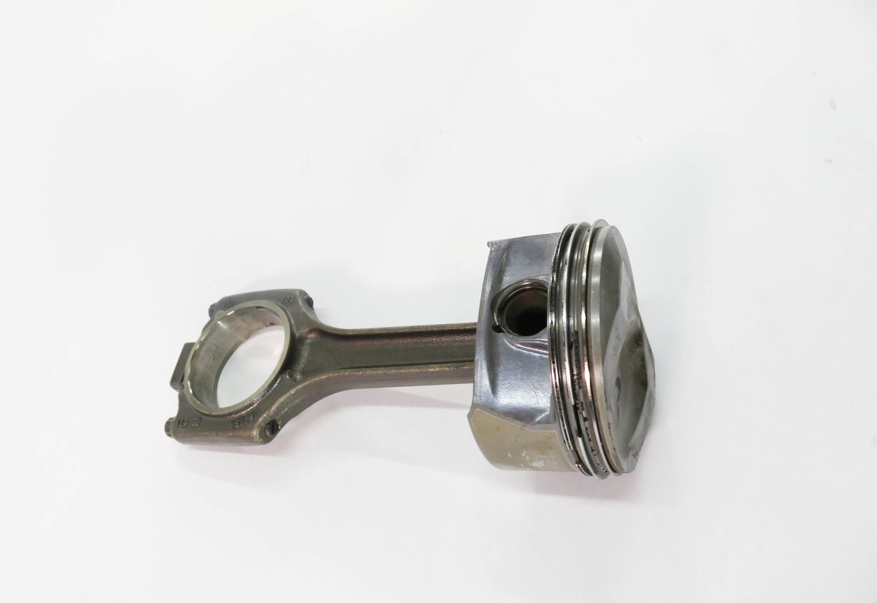 Thumbnail 4: 08-14 CAYENNE PANAMERA (957 958 970 G1) 4.8L M48 ENGINE - RIGHT PISTON w/ ROD