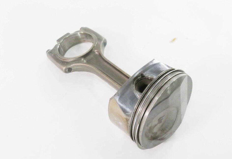 2008-2014 CAYENNE PANAMERA (957 958 970 G1) 4.8L M48 ENGINE - LEFT PISTON w/ ROD