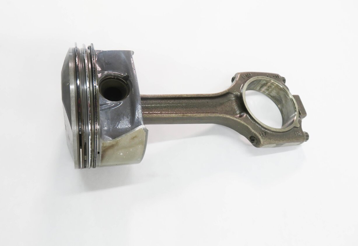 Thumbnail 5: 08-14 CAYENNE PANAMERA (957 958 970 G1) 4.8L M48 ENGINE - RIGHT PISTON w/ ROD