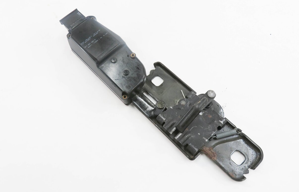 2010 AUDI Q5 (B8 8R) REAR TRUNK LOCK LATCH ACTUATOR MOTOR STRIKER PLATE