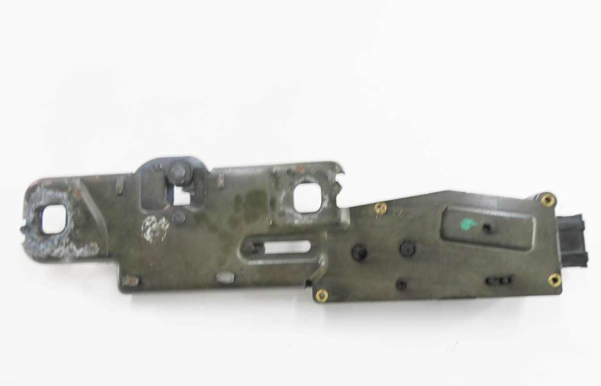 Thumbnail 6: 2010 AUDI Q5 (B8 8R) REAR TRUNK LOCK LATCH ACTUATOR MOTOR STRIKER PLATE