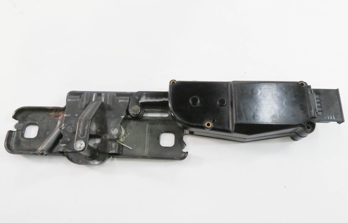Thumbnail 7: 2010 AUDI Q5 (B8 8R) REAR TRUNK LOCK LATCH ACTUATOR MOTOR STRIKER PLATE