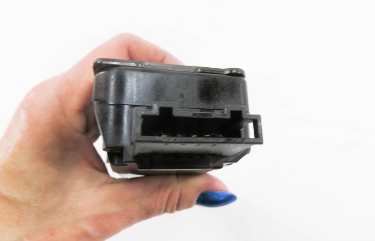 Thumbnail 8: 2010 AUDI Q5 (B8 8R) REAR TRUNK LOCK LATCH ACTUATOR MOTOR STRIKER PLATE