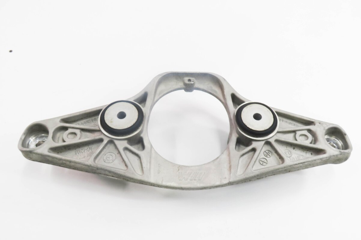 Thumbnail 2: 2014 BMW M6 ///M (F06) REAR DIFFERENTIAL GEAR CARRIER MOUNT MOUNTING BRACKET