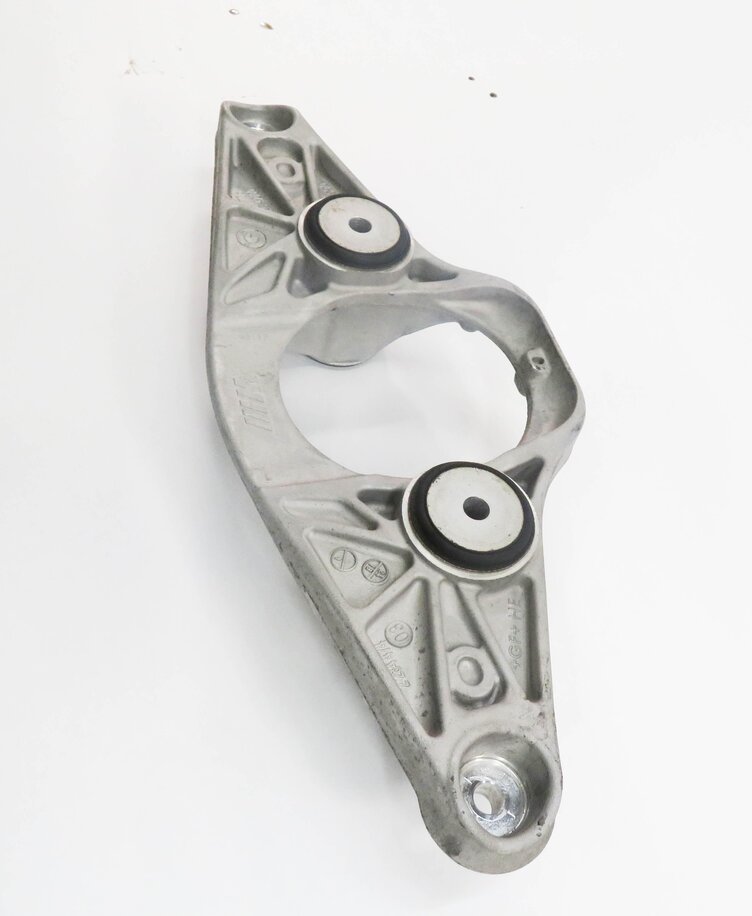 Thumbnail 4: 2014 BMW M6 ///M (F06) REAR DIFFERENTIAL GEAR CARRIER MOUNT MOUNTING BRACKET
