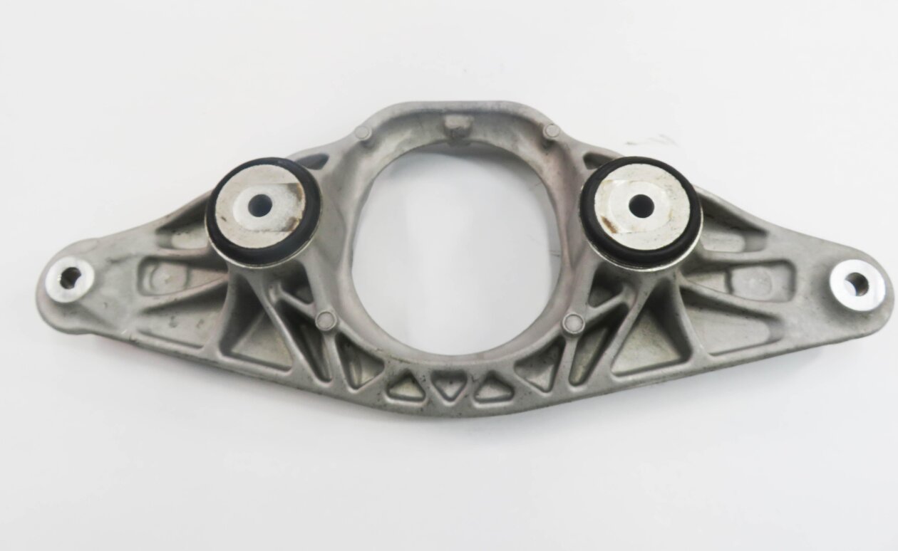 Thumbnail 6: 2014 BMW M6 ///M (F06) REAR DIFFERENTIAL GEAR CARRIER MOUNT MOUNTING BRACKET