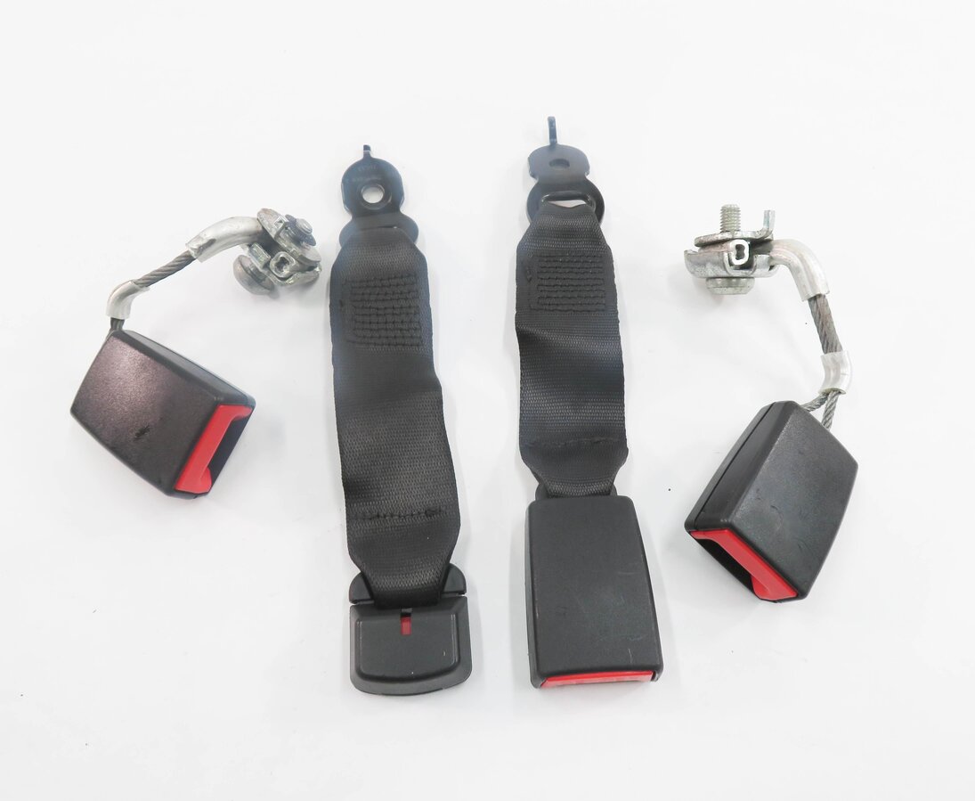 Thumbnail 2: 2014 BMW M6 ///M (F06) GRAN COUPE - REAR SEAT SEATBELT RECEIVER SET (BLACK)