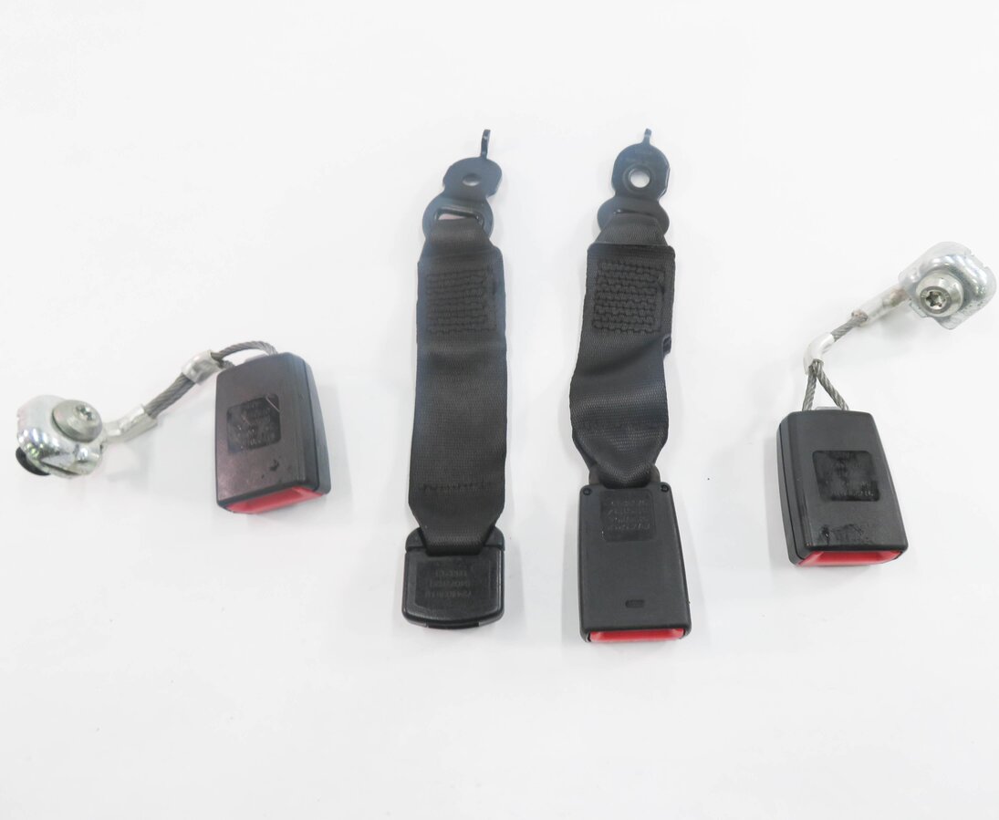 Thumbnail 5: 2014 BMW M6 ///M (F06) GRAN COUPE - REAR SEAT SEATBELT RECEIVER SET (BLACK)
