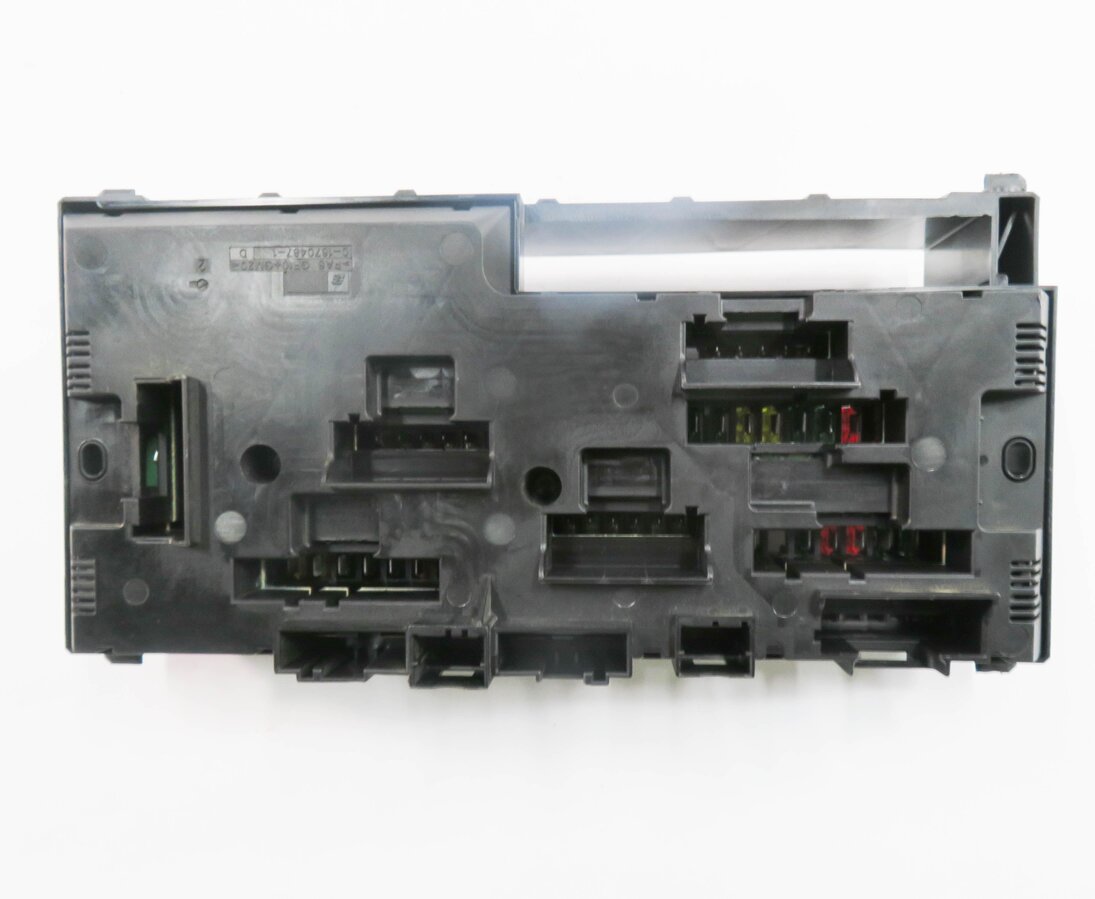 Thumbnail 6: 2014 BMW M6 ///M (F06) FRONT POWER DISTRIBUTION FUSE BOX