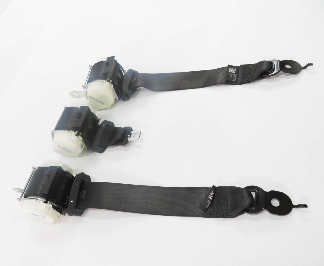 Thumbnail 3: 2014 BMW M6 ///M (F06) GRAN COUPE - REAR SEAT SEATBELT RETRACTOR SET (BLACK)