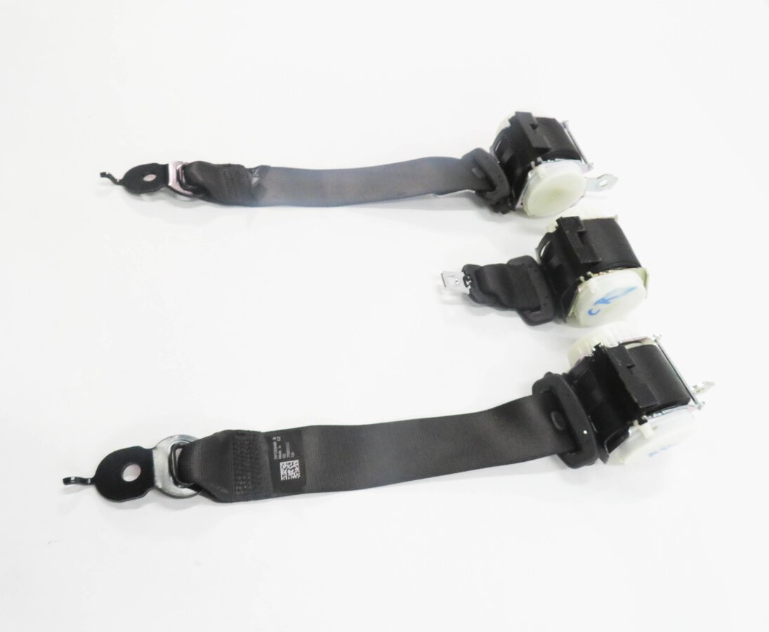 Thumbnail 4: 2014 BMW M6 ///M (F06) GRAN COUPE - REAR SEAT SEATBELT RETRACTOR SET (BLACK)