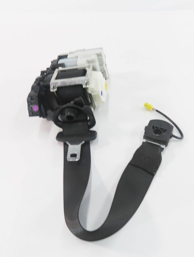 Thumbnail 2: 2010 MERCEDES S400 S450 S550 S600 (W221) RIGHT FRONT SEATBELT RETRACTOR (BLACK)
