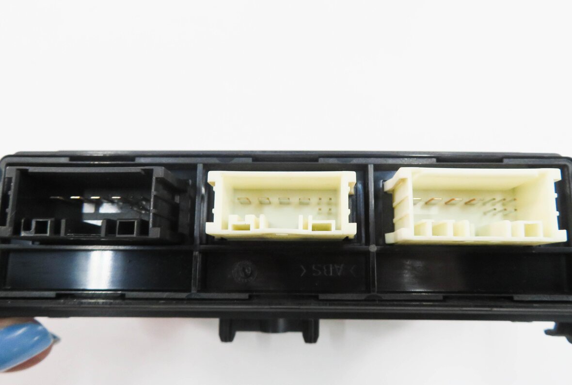 Thumbnail 7: 2007 BMW M5 ///M (E60) RIGHT FRONT PASSENGER ACTIVE SEAT BACKREST CONTROL MODULE