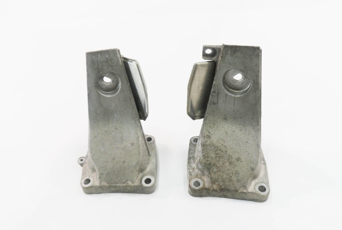 Thumbnail 2: 2007 BMW M5 ///M (E60) 5.0L S85 V10 MOTOR - LEFT & RIGHT ENGINE BRACKET SET
