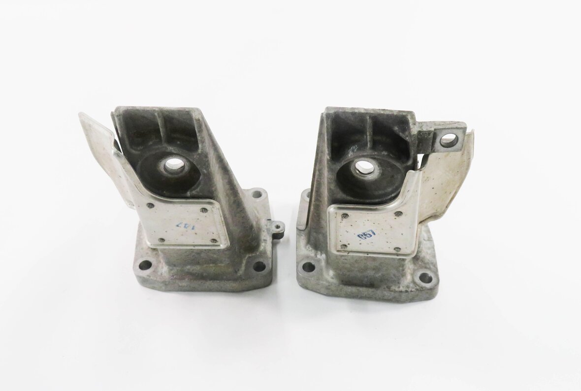 Thumbnail 5: 2007 BMW M5 ///M (E60) 5.0L S85 V10 MOTOR - LEFT & RIGHT ENGINE BRACKET SET