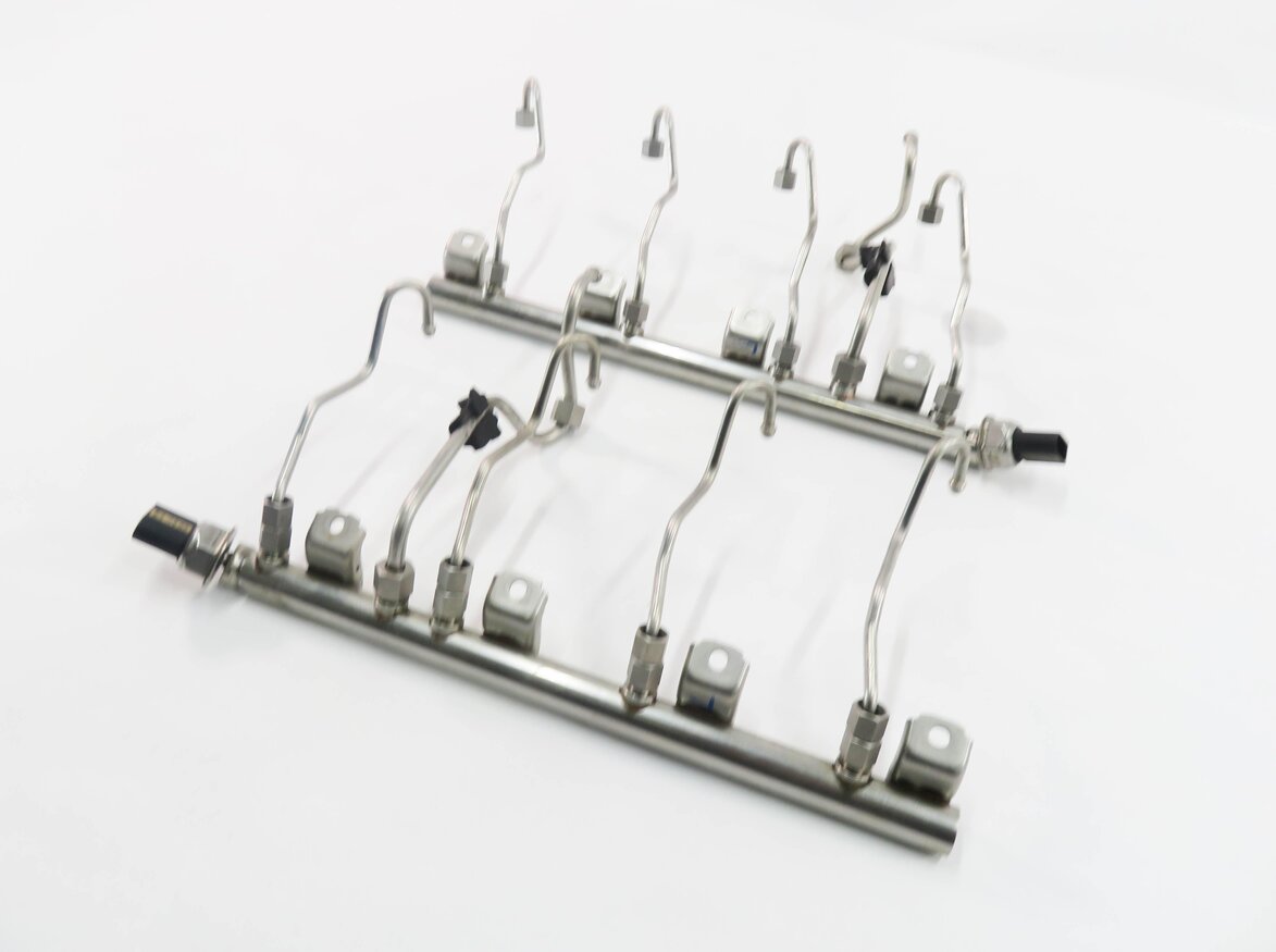 2011 BMW 550i (F10) 4.4L N63 TWIN TURBO ENGINE - FUEL RAIL SET