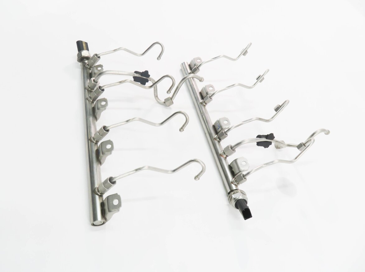 Thumbnail 3: 2011 BMW 550i (F10) 4.4L N63 TWIN TURBO ENGINE - FUEL RAIL SET