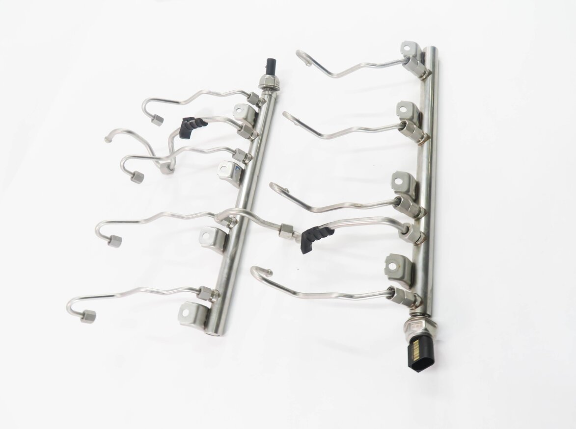 Thumbnail 4: 2011 BMW 550i (F10) 4.4L N63 TWIN TURBO ENGINE - FUEL RAIL SET