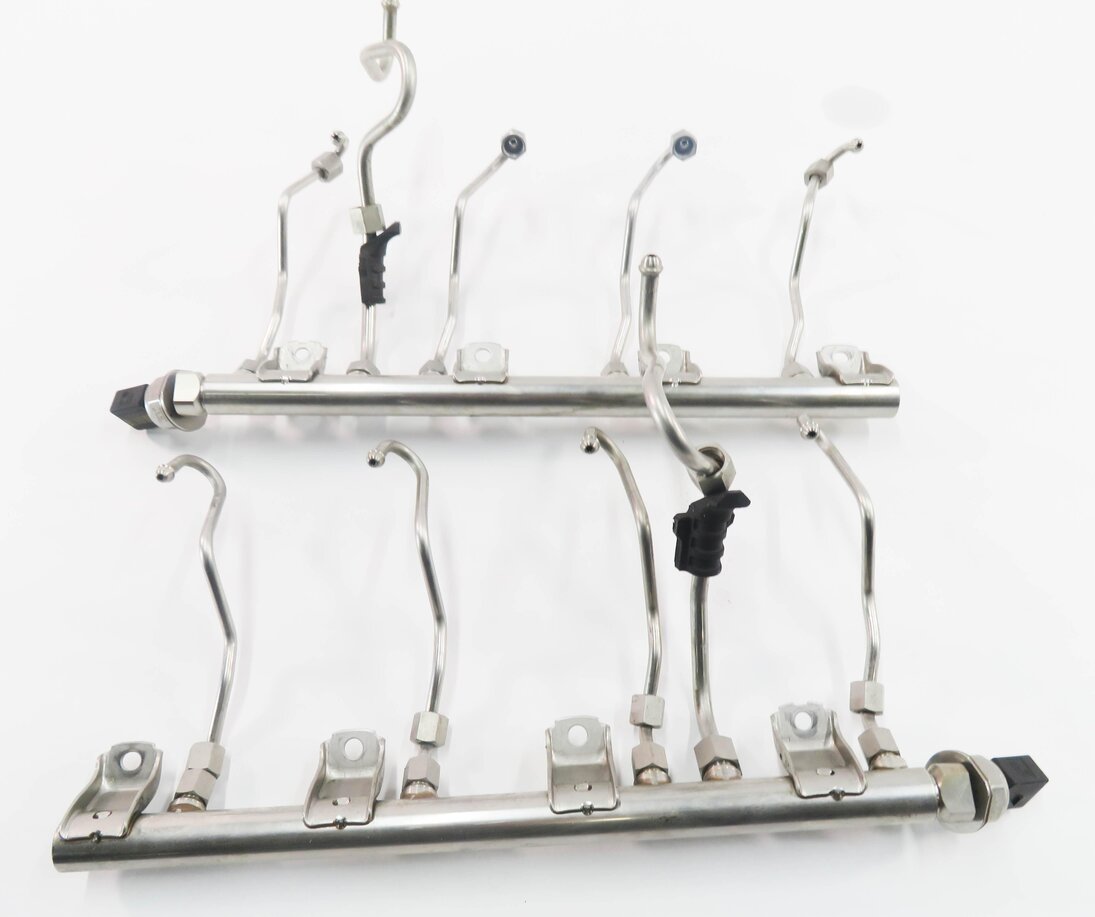 Thumbnail 6: 2011 BMW 550i (F10) 4.4L N63 TWIN TURBO ENGINE - FUEL RAIL SET