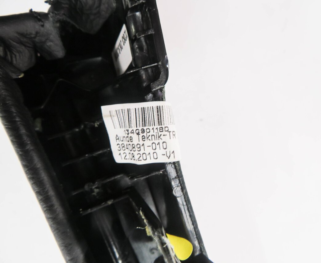 Thumbnail 7: 2011 BMW 550i (F10) FRONT CENTER CONSOLE EDGE TRIM (BLACK LEATHER)