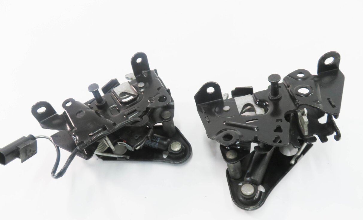 Thumbnail 5: 2011 BMW 550i (F10) FRONT LEFT & RIGHT LOWER HOOD LOCK LATCH SET-2