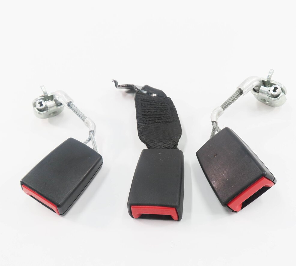 Thumbnail 2: 2011 BMW 550i (F10) REAR SEAT SEATBELT BUCKLE RECEIVER SET-3 (BLACK)