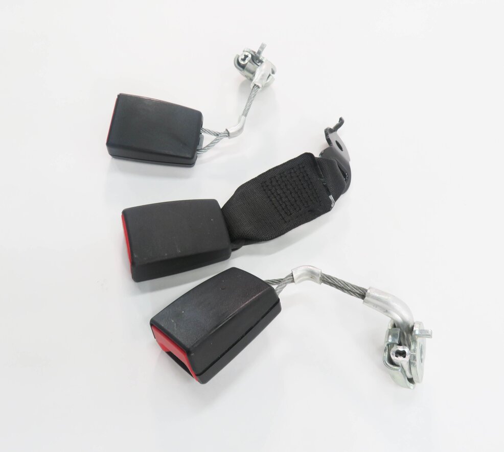 Thumbnail 3: 2011 BMW 550i (F10) REAR SEAT SEATBELT BUCKLE RECEIVER SET-3 (BLACK)