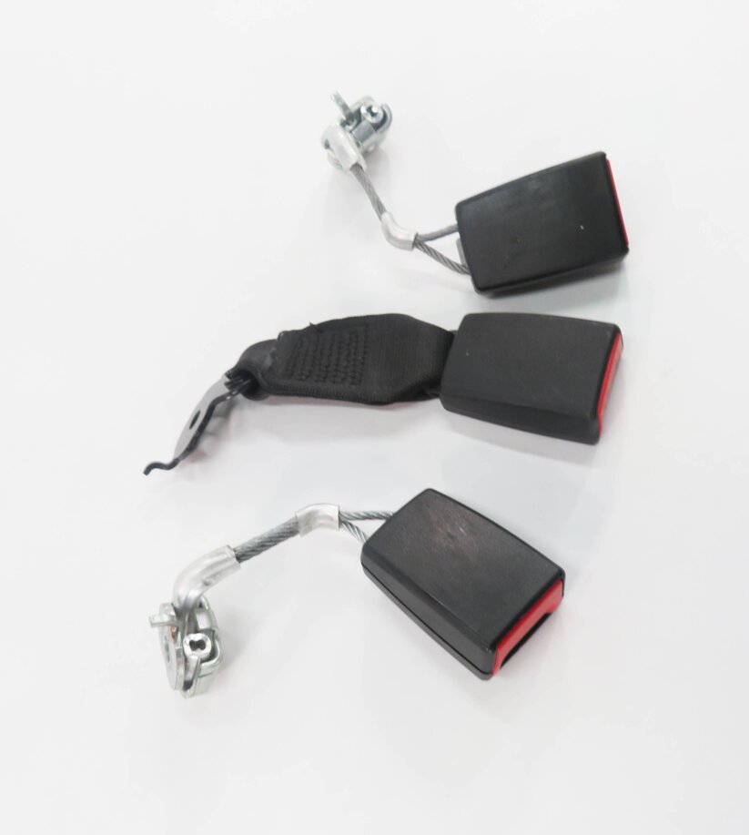 Thumbnail 4: 2011 BMW 550i (F10) REAR SEAT SEATBELT BUCKLE RECEIVER SET-3 (BLACK)