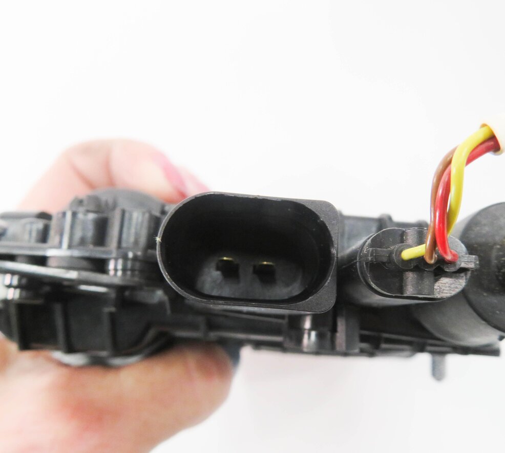 Thumbnail 7: 10-16 BMW 528i 535i 550i 750i 760i (F01 F10) RIGHT FRONT DOOR LATCH (SOFT CLOSE)