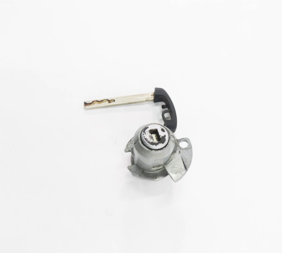 Thumbnail 4: 2011 BMW 550i (F10) LEFT FRONT DRIVER DOOR HANDLE LOCK CYLINDER w/ KEY