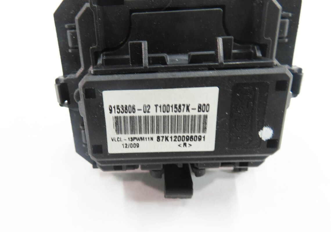 Thumbnail 6: 2012 BMW 550i (F10) FRONT HEATER A/C BLOWER FAN MOTOR SPEED RESISTOR