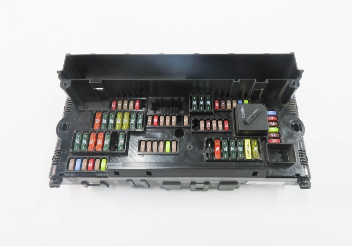 Thumbnail 2: 2012 BMW 550i (F10) FRONT POWER DISTRIBUTION FUSE BOX