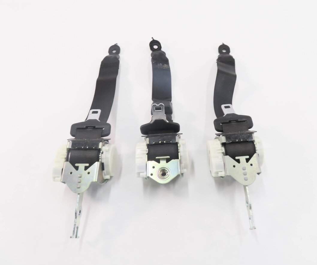 Thumbnail 5: 2012 BMW 550i (F10) REAR SEAT SEATBELT RETRACTOR SET-3 (BLACK)