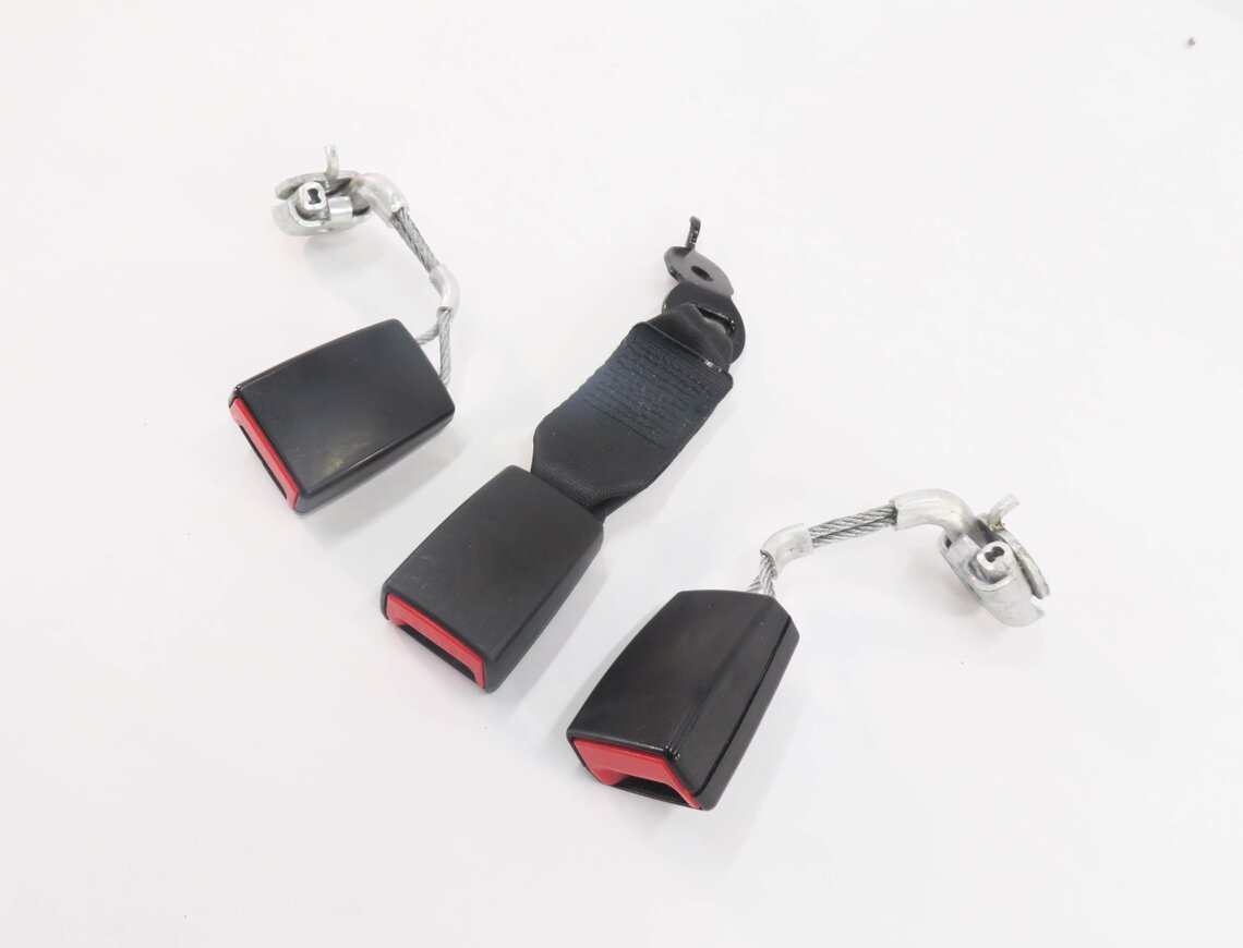 2012 BMW 550i (F10) REAR SEAT SEATBELT BUCKLE RECEIVER SET-3 (BLACK)