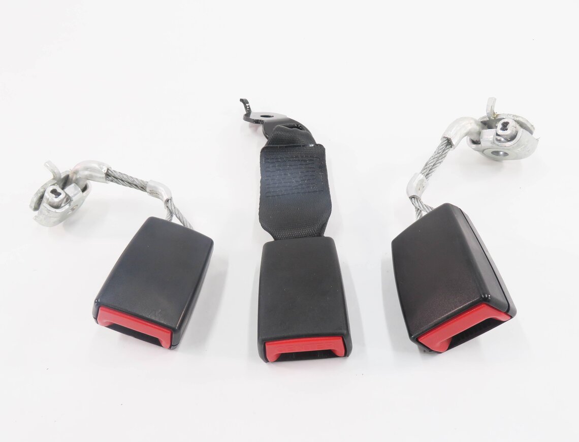 Thumbnail 2: 2012 BMW 550i (F10) REAR SEAT SEATBELT BUCKLE RECEIVER SET-3 (BLACK)