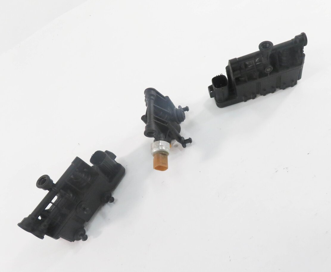 2007 RANGE ROVER SPORT (L320) AIR SUSPENSION VALVE BLOCK SET-3