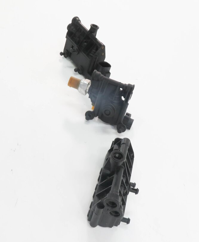 Thumbnail 4: 2007 RANGE ROVER SPORT (L320) AIR SUSPENSION VALVE BLOCK SET-3