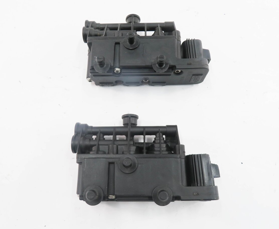 Thumbnail 6: 2007 RANGE ROVER SPORT (L320) AIR SUSPENSION VALVE BLOCK SET-3